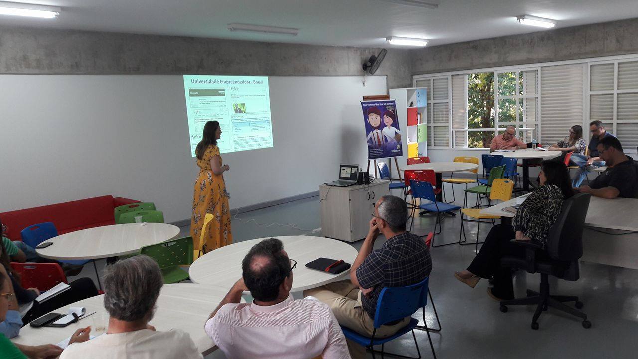 Bancadas colaborativas de coworking